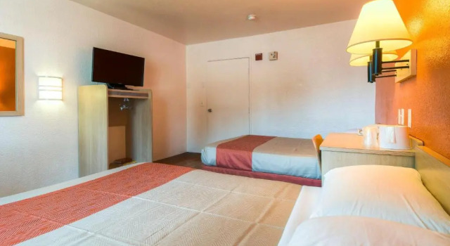 Четырёхместный номер Accessible Motel 6-El Cajon, CA - San Diego