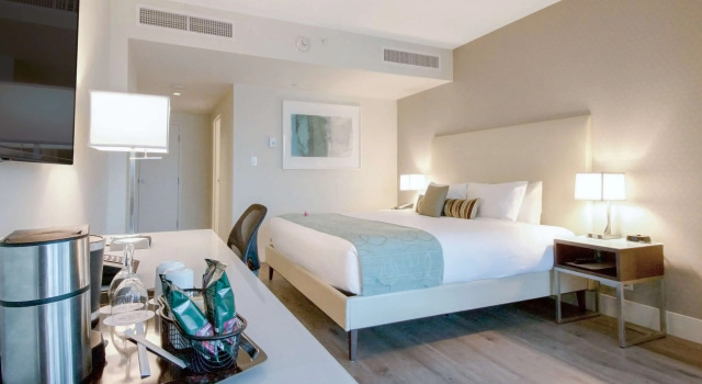 Номер Coast Coast Coal Harbour Vancouver Hotel by APA