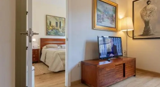 Romantic Getaway 2 pax, Забронировать Отель Севилья провинция Севилья, рядом с Торре-дель-Оро