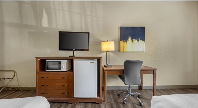 Четырёхместный номер Standard Best Western Woodburn Inn