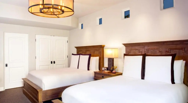 Четырёхместный номер Deluxe North Block Hotel
