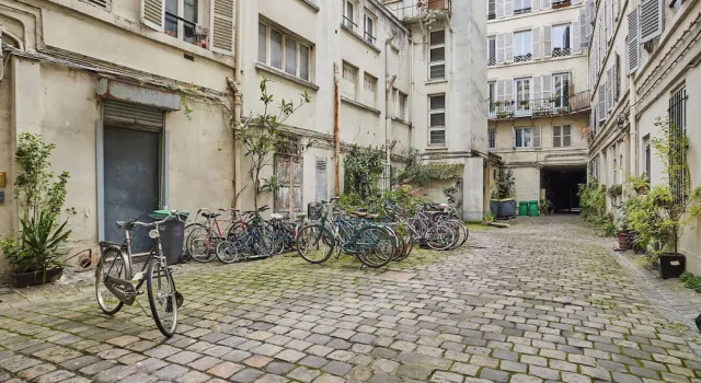 The Upper Marais Superb Apartment for 8 People, Забронировать Апартаменты/квартира Париж Иль-де-Франс, рядом с Станция метро Rambuteau