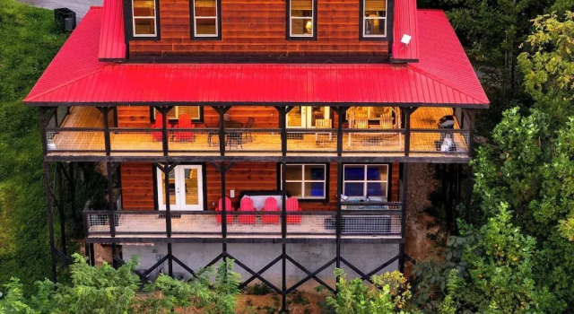 Indoor Pool, Theater, Hot Tub & Mountain Views Near Dollywood Crimson Crest by Avantstay