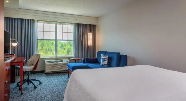 Двухместный люкс Courtyard by Marriott Hadley Amherst