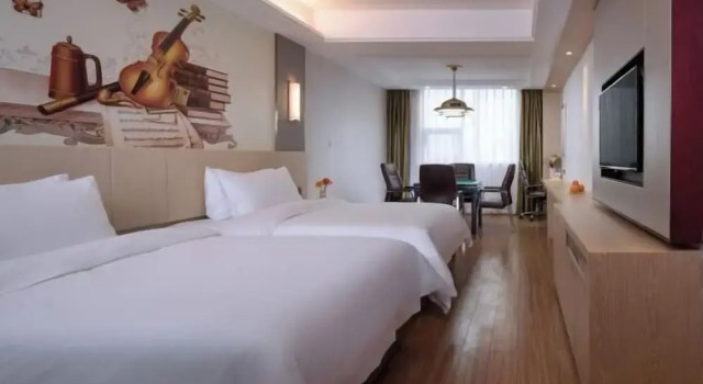 Vienna Hotel (Xupu Wanda Plaza)