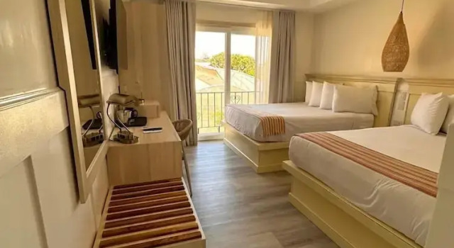 Номер Deluxe La Riviera Hotel
