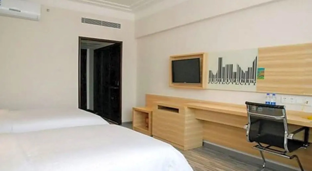 Номер Business City Comfort Inn Yangjiang Mojiang Road