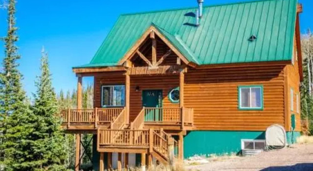 Let`s Play Chalet, Rezerwuj Chalet Hotele w Iron County z parkingiem, Parking