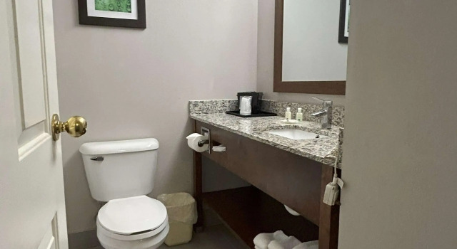 Четырёхместный номер Standard Quality Inn & Suites Tarboro - Kingsboro