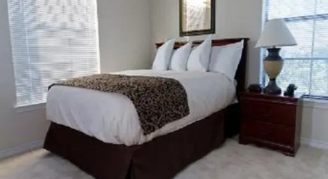 The Oaks at Lakeview by ExecuStay (EXEC-MW.OAKS-2BR), Book Hotel Omaha Nebraska