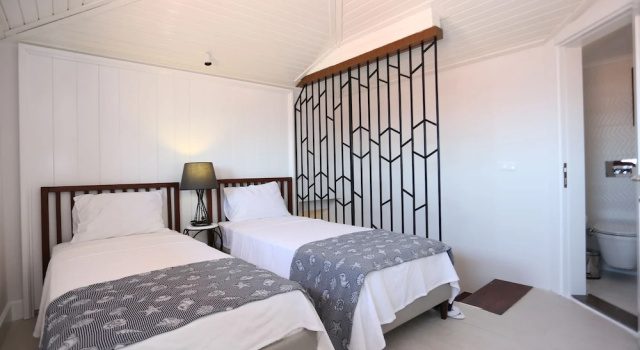 Номер Standard Дуплекс с 2 комнатами с видом на море Alp Suites Pinehill
