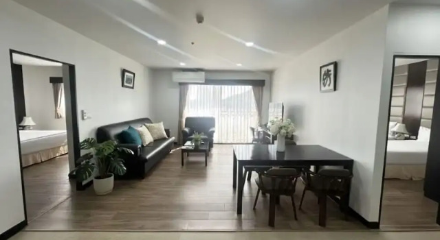 Люкс с 2 комнатами с балконом J - Town Serviced Apartments