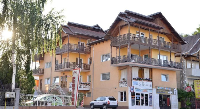 Pension Elisabeta, Rezerwuj Hotel Hotele w Carpathians - Romania z parkingiem, Parking