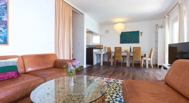 Holiday Home Valica, Varaa Hotelli Hotellit Kvarner Islands uima-altaalla, Uima-allas