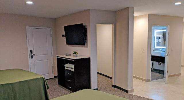 Шестиместный номер Standard Epic Hotel