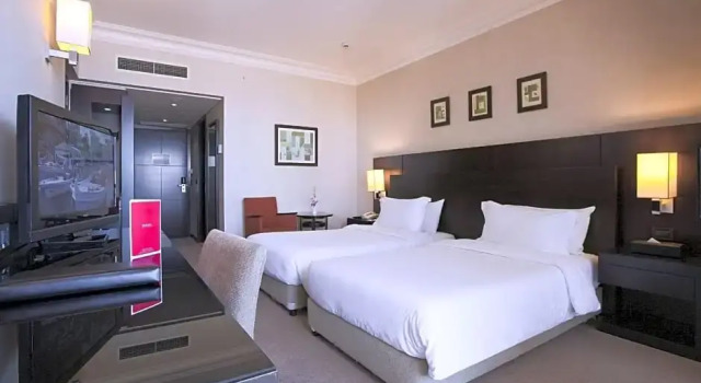 Номер Executive Ramada Plaza by Wyndham Beirut Raouche