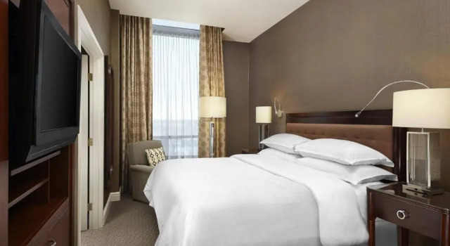 Люкс Sheraton Suites Calgary Eau Claire