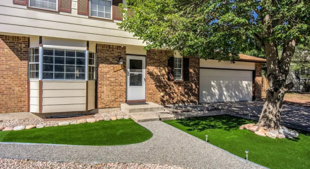 4 BR Country Home In Suburbs W/trails & Parks