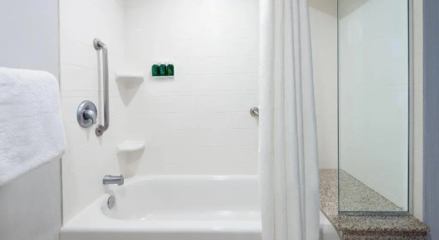 Двухместный люкс c 1 комнатой Courtyard by Marriott Buffalo Airport