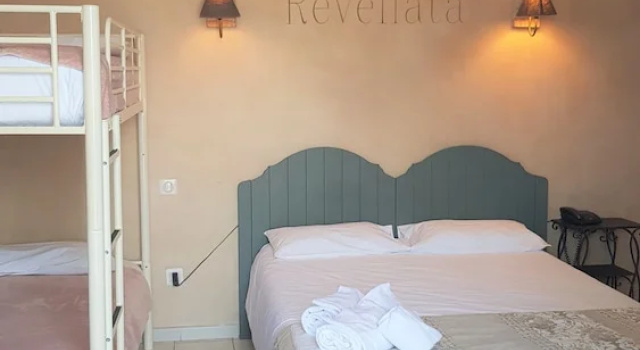 Четырёхместный номер Standard с балконом Hôtel Restaurant le Bellevue