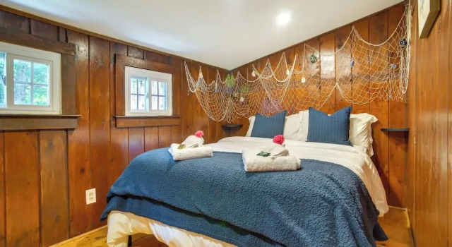 Hot Tub & Kayaks: Dog-friendly House in Yarmouth, Забронировать Дом для отпуска Ярмут Полуостров Кейп-Код