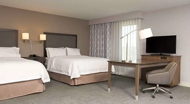 Четырёхместный люкс Hampton Inn and Suites Michigan City