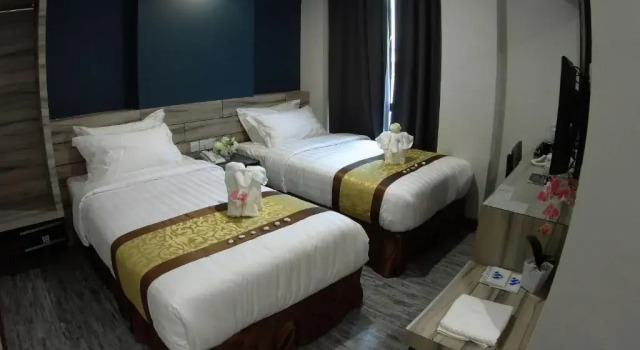 Lüks çift kişilik oda Meriton Inn Hotel
