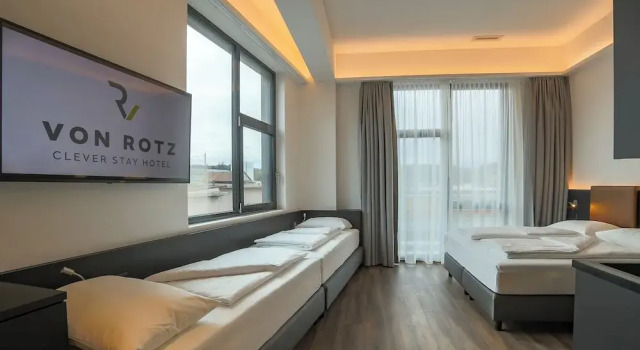 Четырёхместный семейный номер Standard c 1 комнатой с балконом Hotel von Rotz