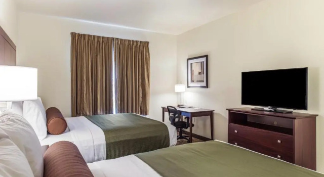 Двухместный номер Standard Cobblestone Hotel & Suites - Hutchinson