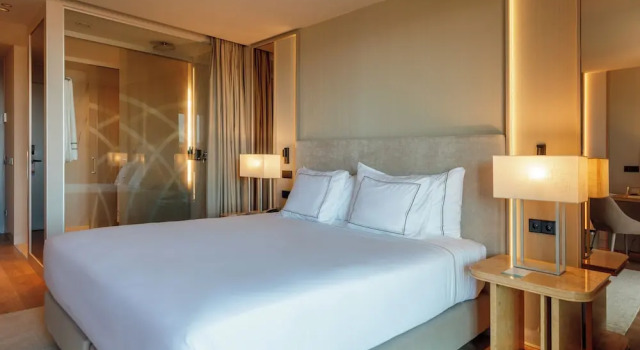 Номер Standard с видом на бассейн Meliá São João da Madeira