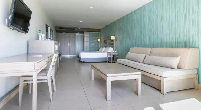 Полулюкс Hotel HD Beach Resort & SPA