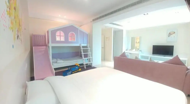 Четырёхместный номер Comfort с балконом Taiping 528