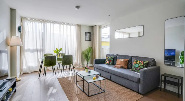 Central London Stay in Vauxhall With Balcony
