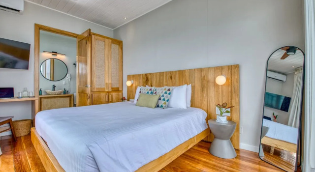 Номер Standard с балконом и с видом на бассейн Tropical Suites Hotel