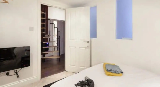 Beautiful 2 Bed Duplex w/ Mezzanine in City Centre, Забронировать Отель Манчестер Большой Манчестер, рядом с Район Гей-виллидж в Манчестере