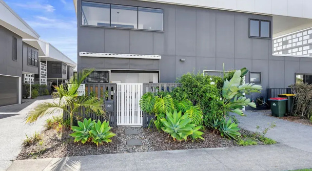 1 Bedroom Modern Townhouse in Casuarina