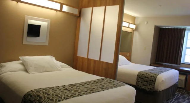 Четырёхместный люкс York Microtel Inn & Suites by Wyndham