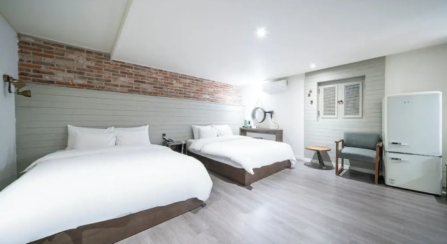 Четырёхместный семейный номер Standard HOTEL YaJa WestGate