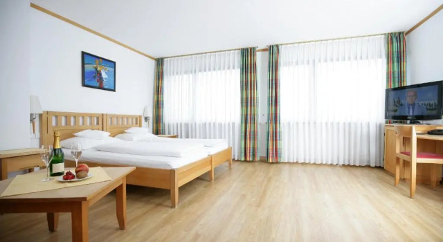 Двухместный номер Comfort Badhotel Restaurant Stauferland