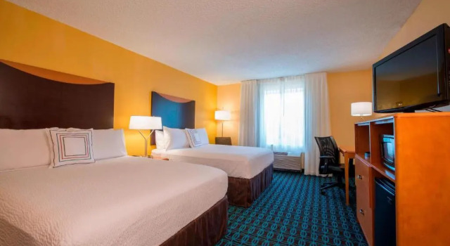 Четырёхместный номер Standard Fairfield Inn & Suites by Marriott Greenwood