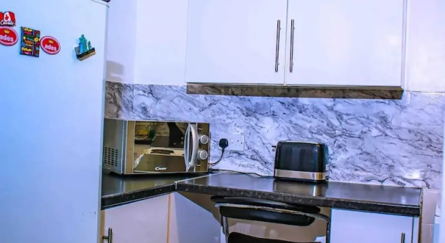 Entire 1-bed Cozy Apartment in of Sheffield, Varaa Huoneisto Asunnot kohteessa Merseyside, Huoneisto