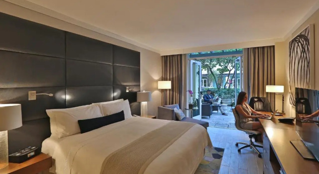 Номер Standard с видом на бассейн InterContinental At Doral Miami by IHG