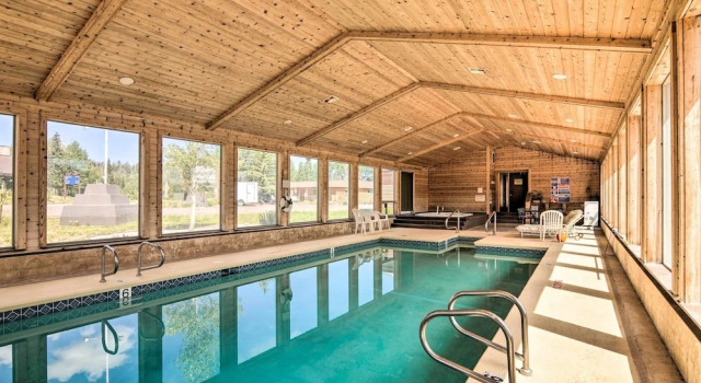 Апартаменты c 1 комнатой с балконом Timberbrook Village Condo: Community Pool, Hot Tub