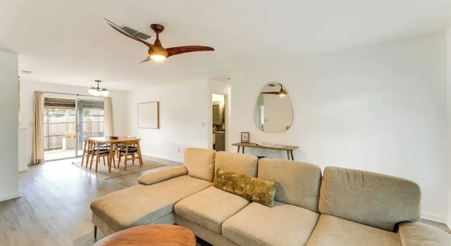 Nokomis Home w/ Screened Pool, 3 Mi to Beaches!