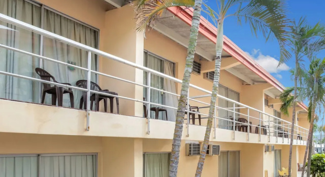 Camelot Waterfront Inn, Rezerwuj Hotel Hotele w Palm Beach County z basenem, Basen