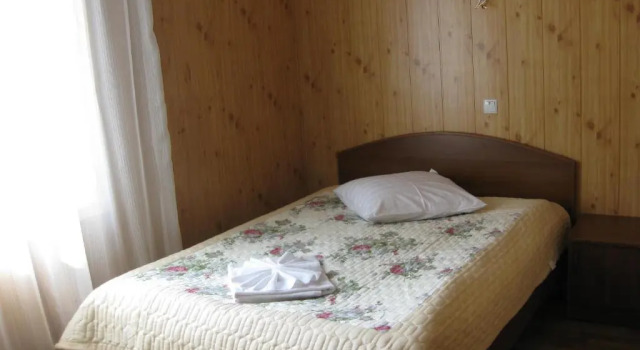 Elita Guest house, Book Pension Hoteller i Issyk-Kul Region med parkering, Parkering