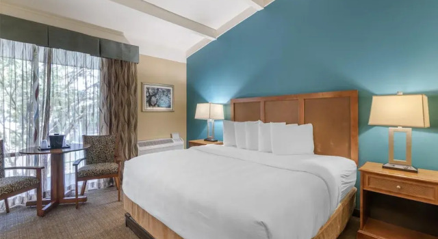 Двухместный номер Standard с красивым видом из окна Best Western Charleston Inn