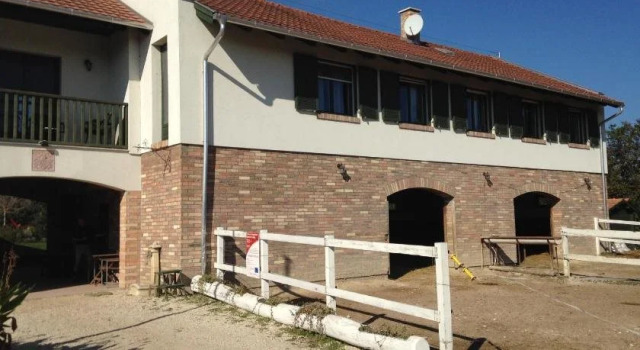 Lovas Zugoly, Rezervovat Hotel  