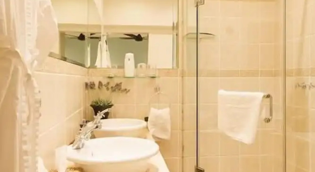 Четырёхместный номер Standard Five Burnham Guest House
