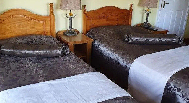 GoldenDawn Guest House, Забронировать Отель «постель и завтрак» Отели Сэггарт с парковкой, Парковка